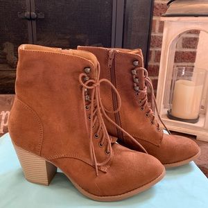 Women’s sz 9 heeled boots